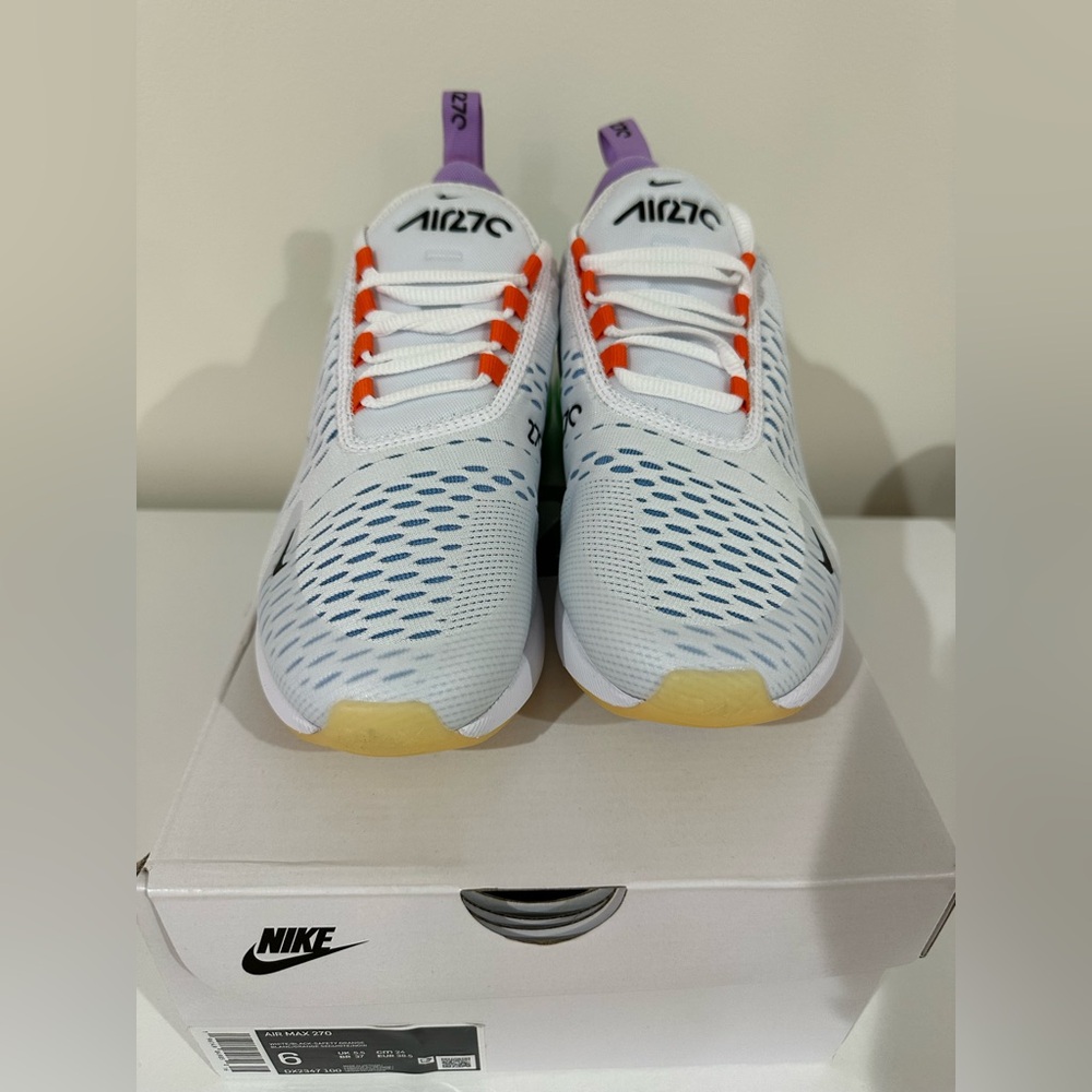 NWB | Unisex Nike Air Max 270 | Size 6